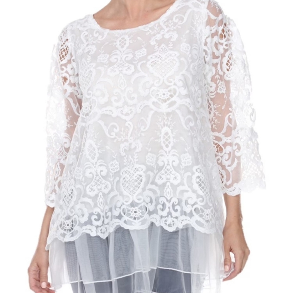 62B. NWT Simply Couture White Lace Lined Top - Large